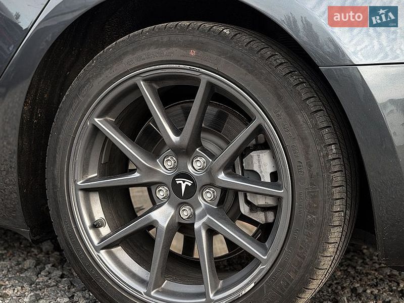 Седан Tesla Model 3 2023 в Дніпрі