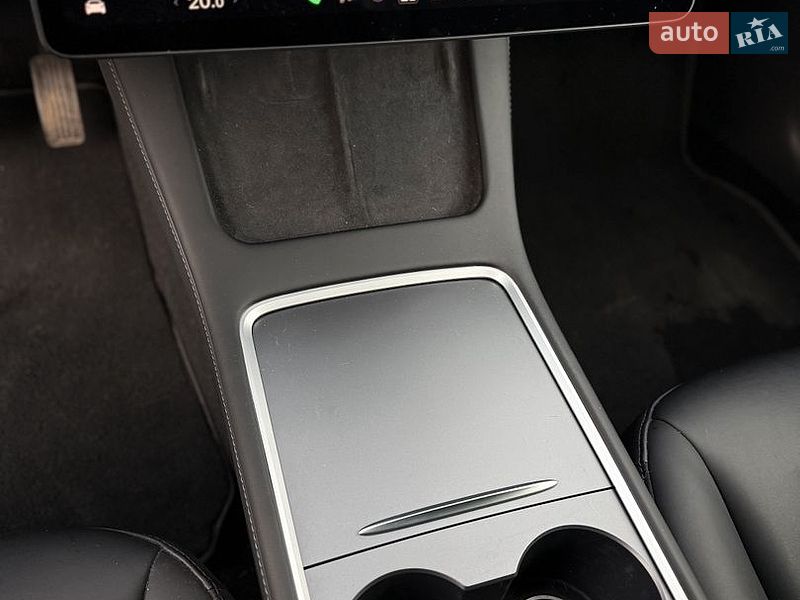 Седан Tesla Model 3 2023 в Дніпрі