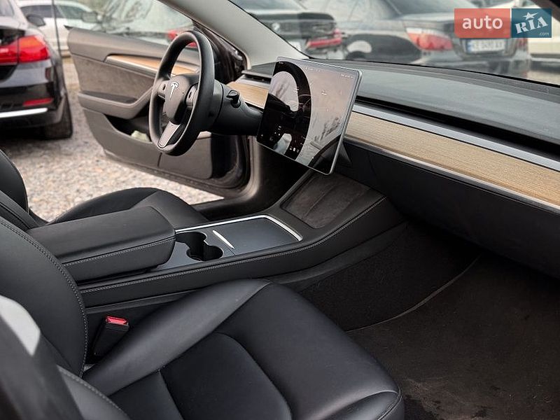 Седан Tesla Model 3 2023 в Дніпрі
