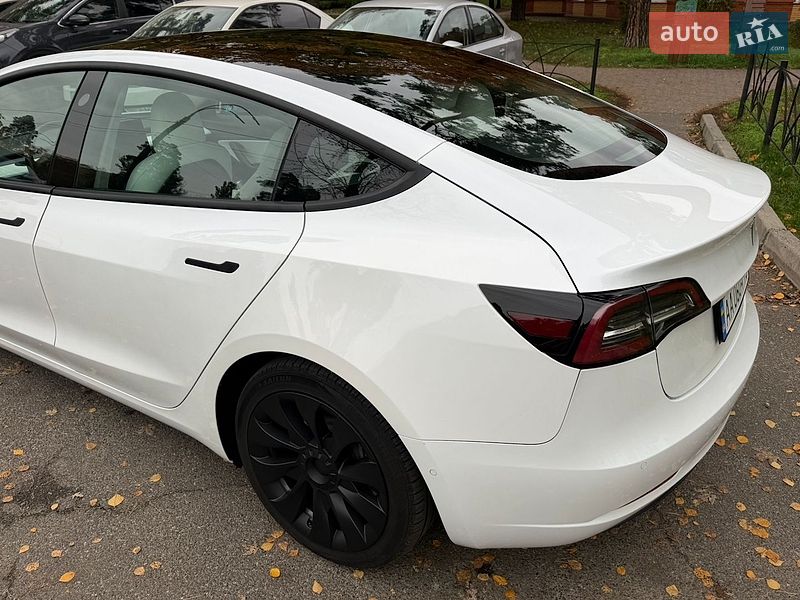 Седан Tesla Model 3 2020 в Києві