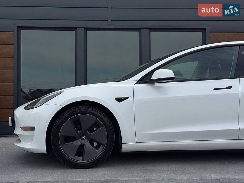 Седан Tesla Model 3 2021 в Рівному