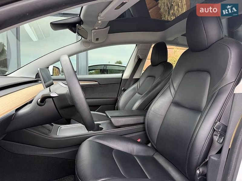 Седан Tesla Model 3 2021 в Рівному