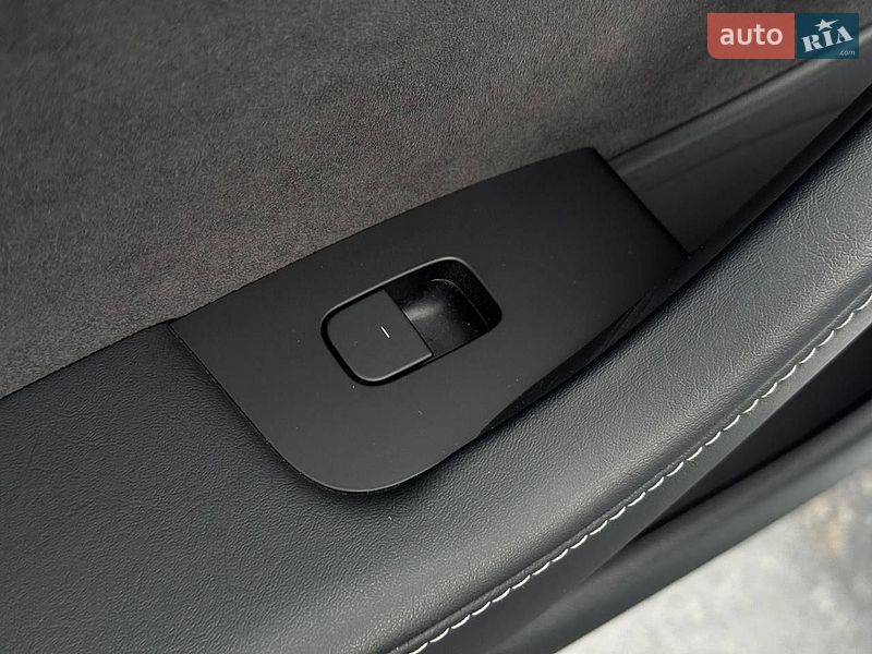 Седан Tesla Model 3 2021 в Рівному