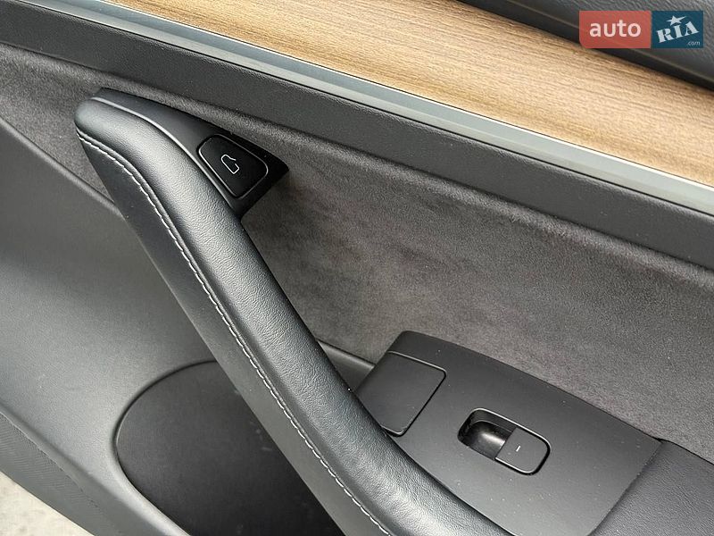 Седан Tesla Model 3 2021 в Рівному