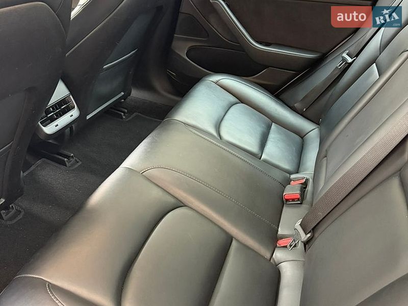 Седан Tesla Model 3 2019 в Одесі