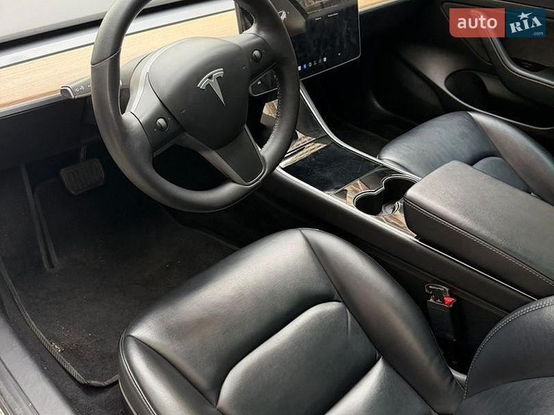 Седан Tesla Model 3 2019 в Одесі