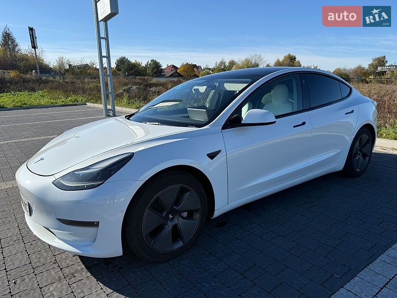 Седан Tesla Model 3 2022 в Львове
