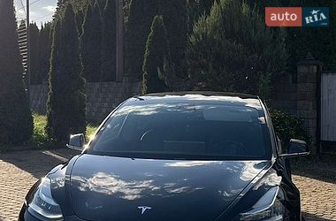 Седан Tesla Model 3 2018 в Ровно