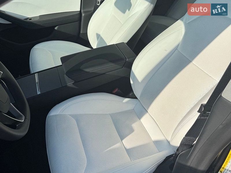 Седан Tesla Model 3 2025 в Харькове