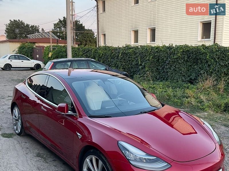 Седан Tesla Model 3 2018 в Миколаєві