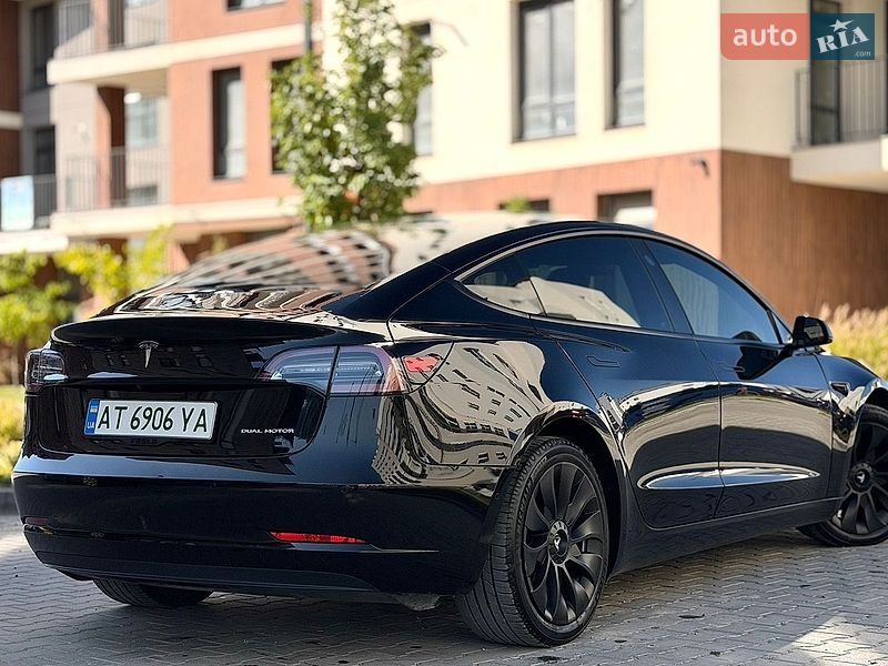 Седан Tesla Model 3 2022 в Івано-Франківську