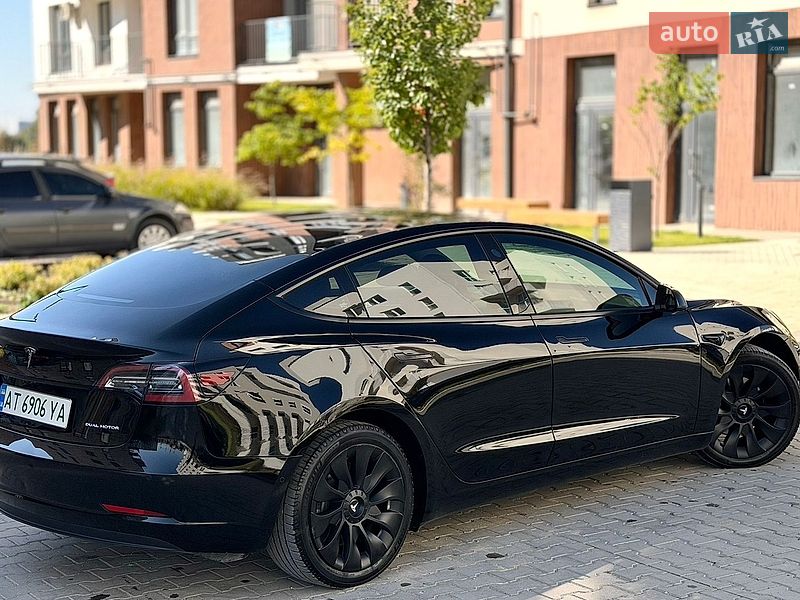 Седан Tesla Model 3 2022 в Івано-Франківську