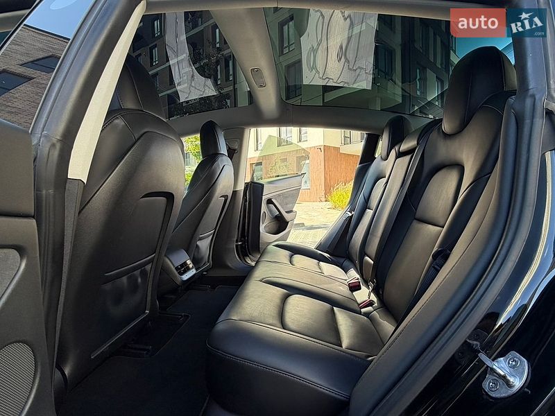 Седан Tesla Model 3 2022 в Івано-Франківську