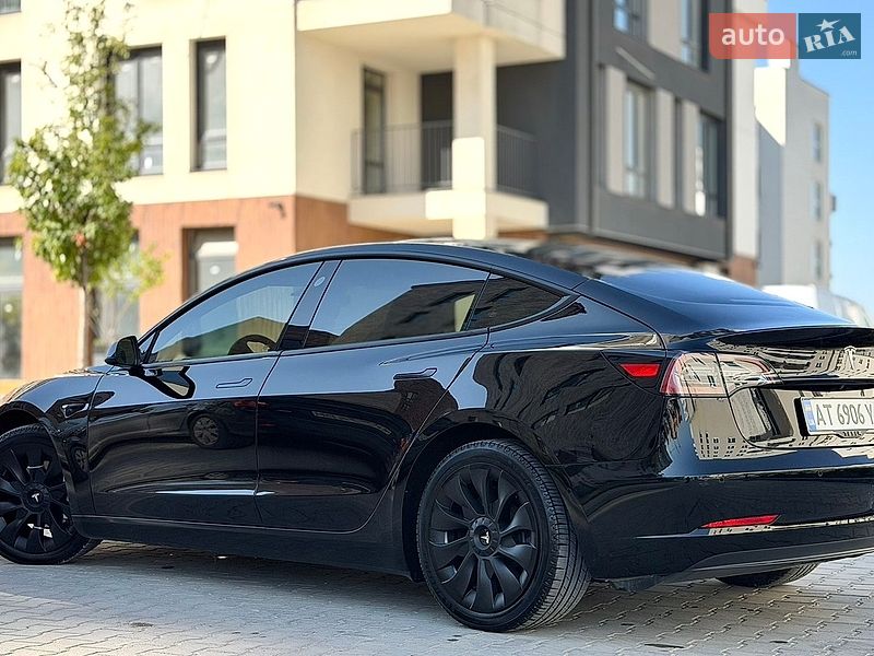 Седан Tesla Model 3 2022 в Івано-Франківську
