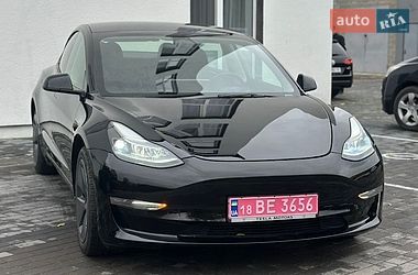 Седан Tesla Model 3 2023 в Дубні