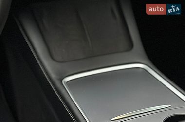 Седан Tesla Model 3 2023 в Дубні