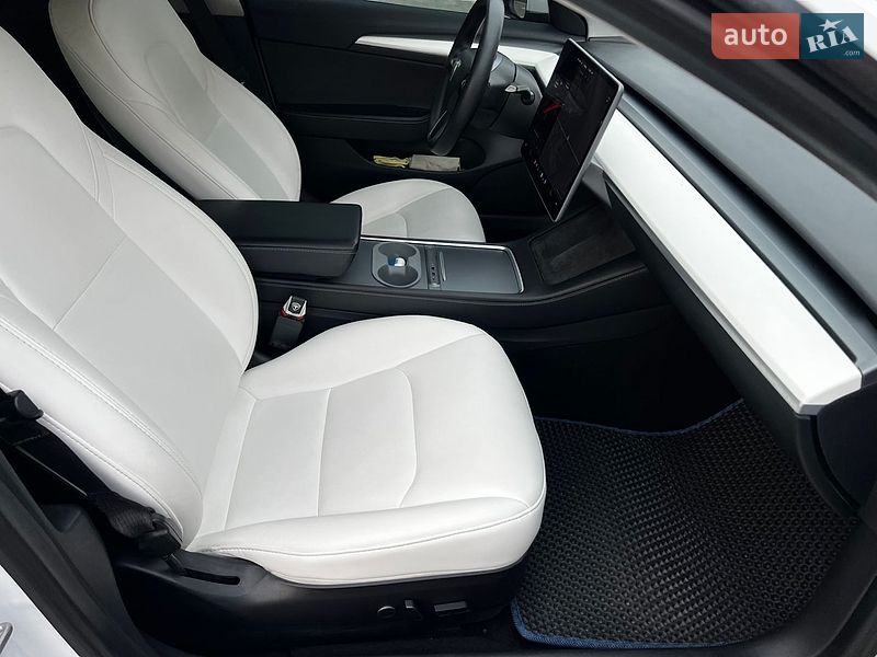 Седан Tesla Model 3 2020 в Виннице
