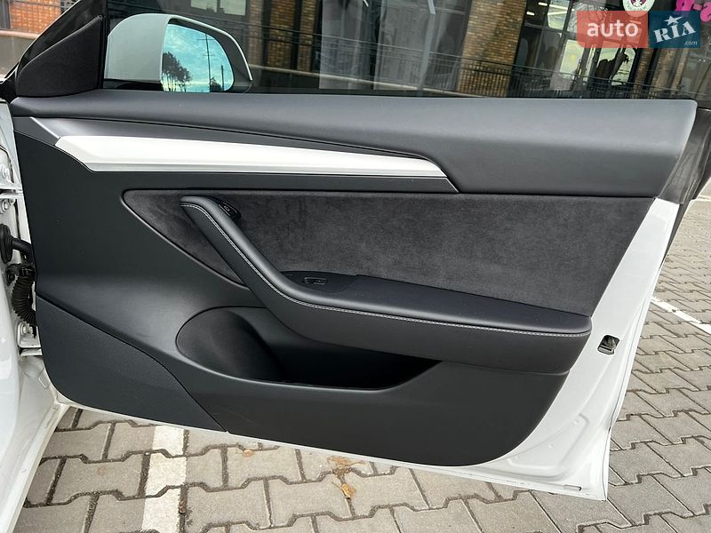 Седан Tesla Model 3 2020 в Виннице