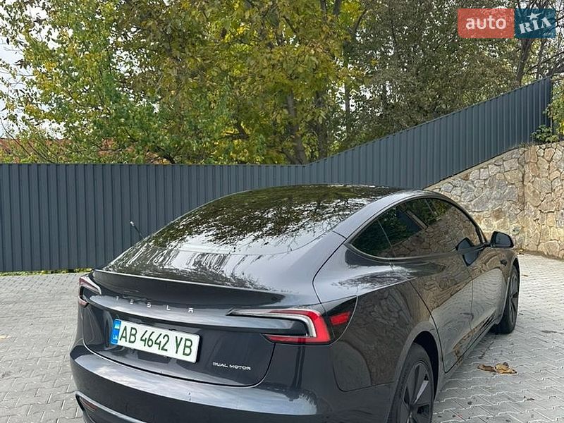 Седан Tesla Model 3 2024 в Виннице