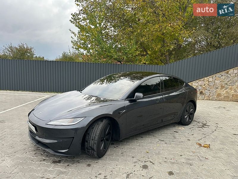 Седан Tesla Model 3 2024 в Виннице