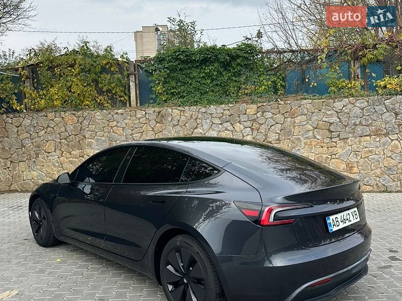 Седан Tesla Model 3 2024 в Виннице