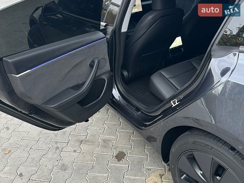Седан Tesla Model 3 2024 в Виннице