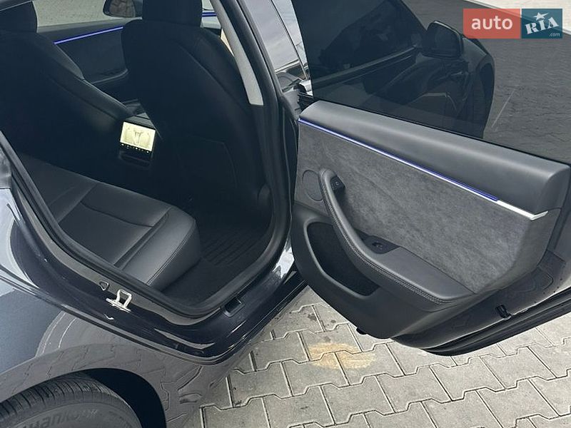 Седан Tesla Model 3 2024 в Виннице