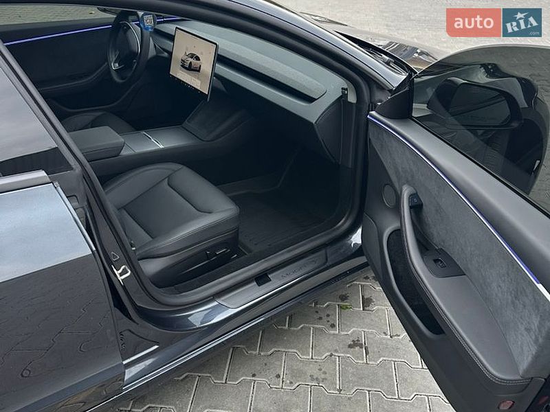 Седан Tesla Model 3 2024 в Виннице