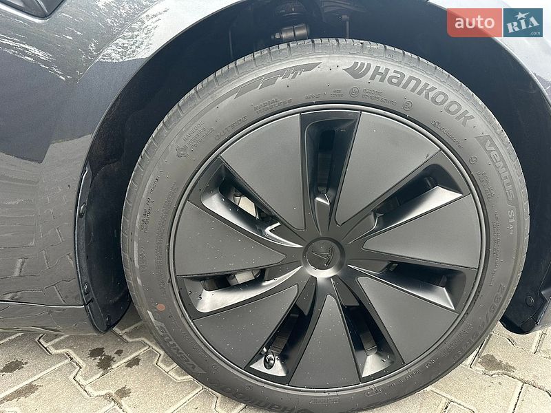 Седан Tesla Model 3 2024 в Виннице