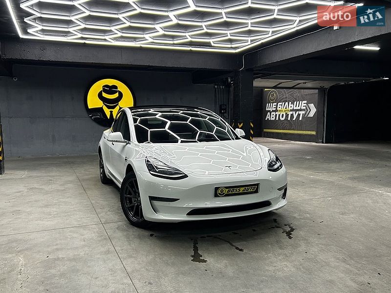 Tesla Model 3 2019