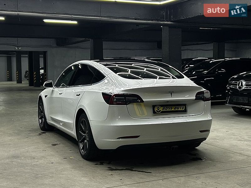 Седан Tesla Model 3 2019 в Черновцах