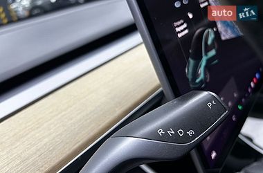 Седан Tesla Model 3 2019 в Черновцах