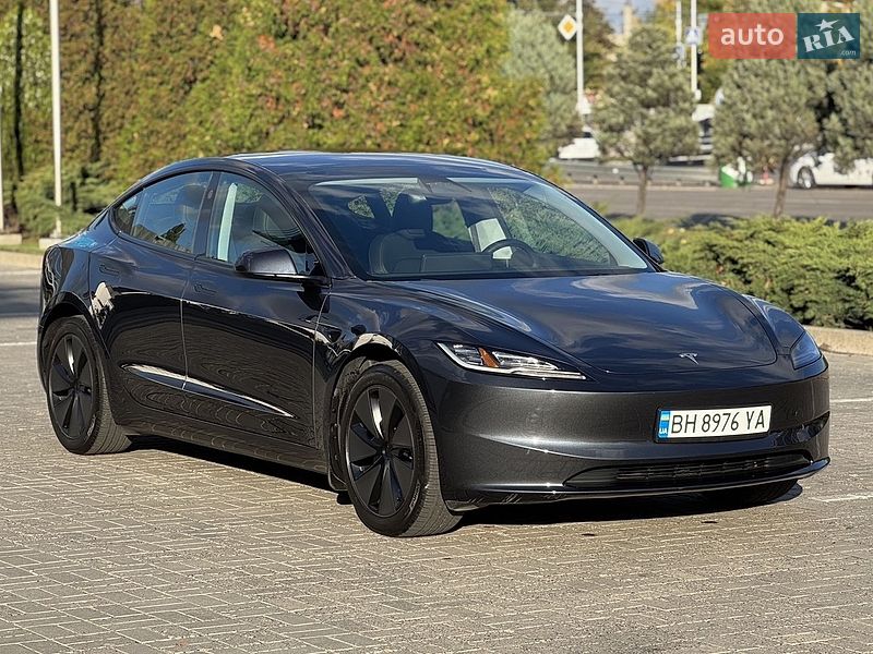 Седан Tesla Model 3 2024 в Дніпрі