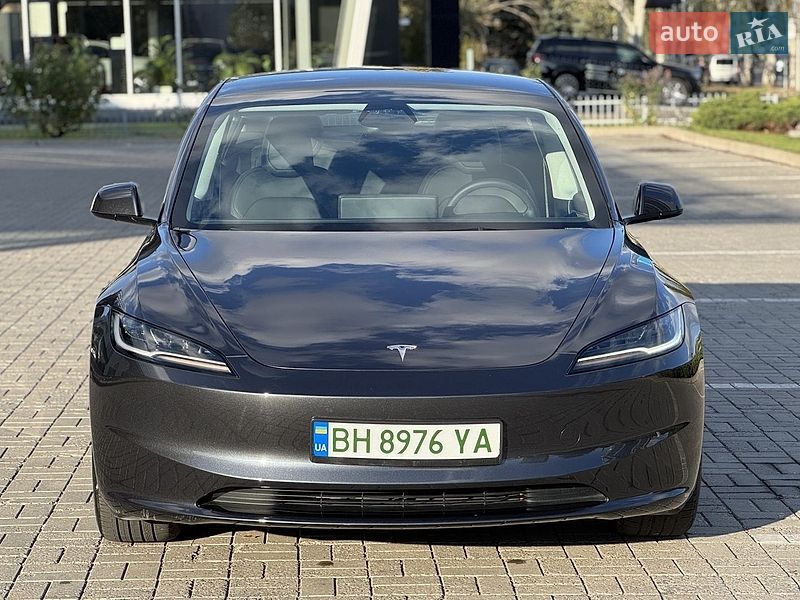 Седан Tesla Model 3 2024 в Дніпрі