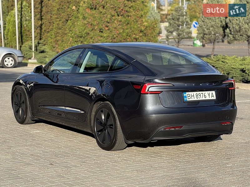 Седан Tesla Model 3 2024 в Дніпрі