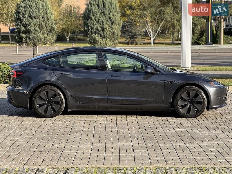 Седан Tesla Model 3 2024 в Дніпрі