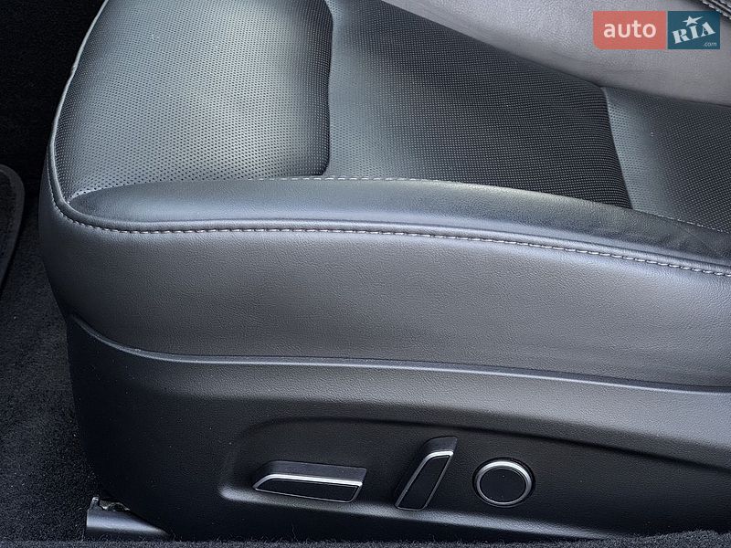 Седан Tesla Model 3 2024 в Дніпрі