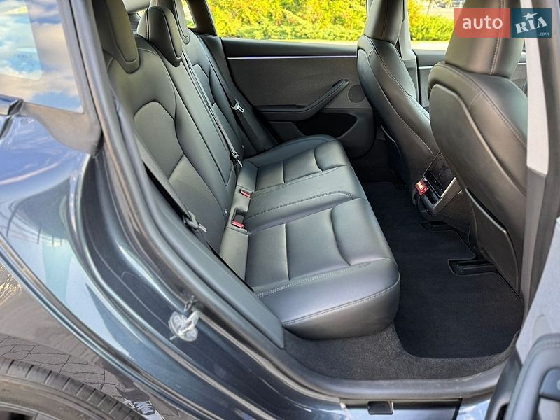 Седан Tesla Model 3 2024 в Дніпрі
