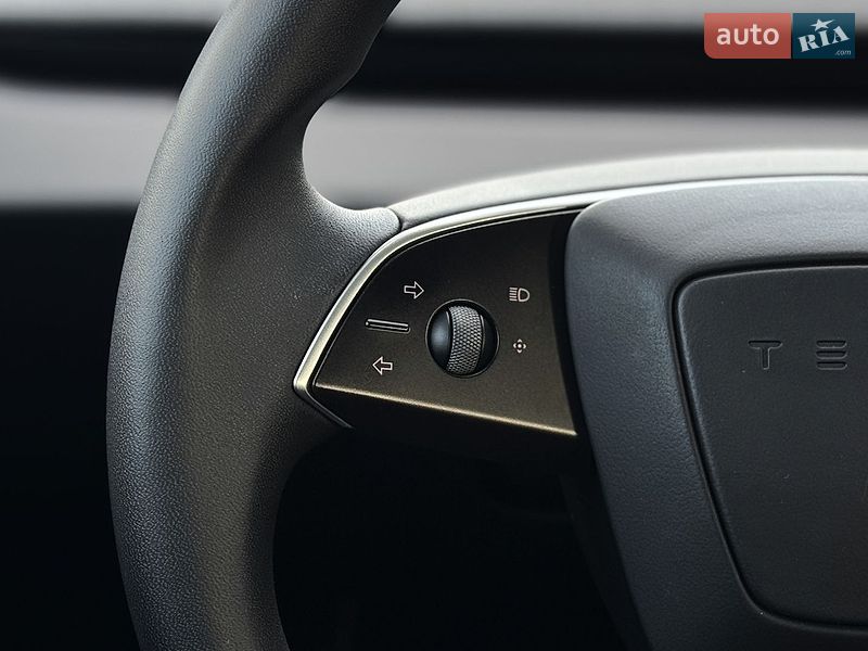 Седан Tesla Model 3 2024 в Дніпрі