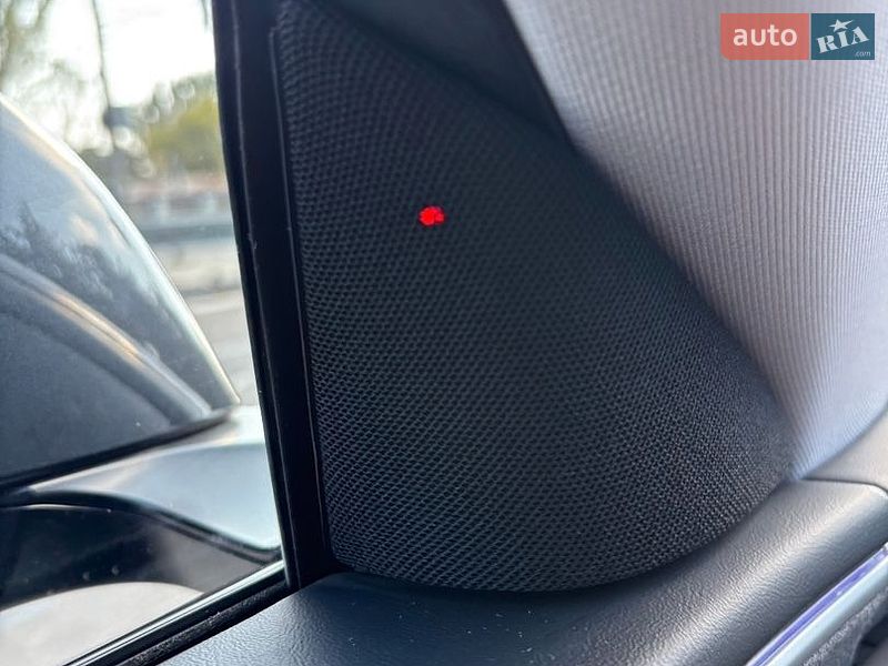 Седан Tesla Model 3 2024 в Дніпрі