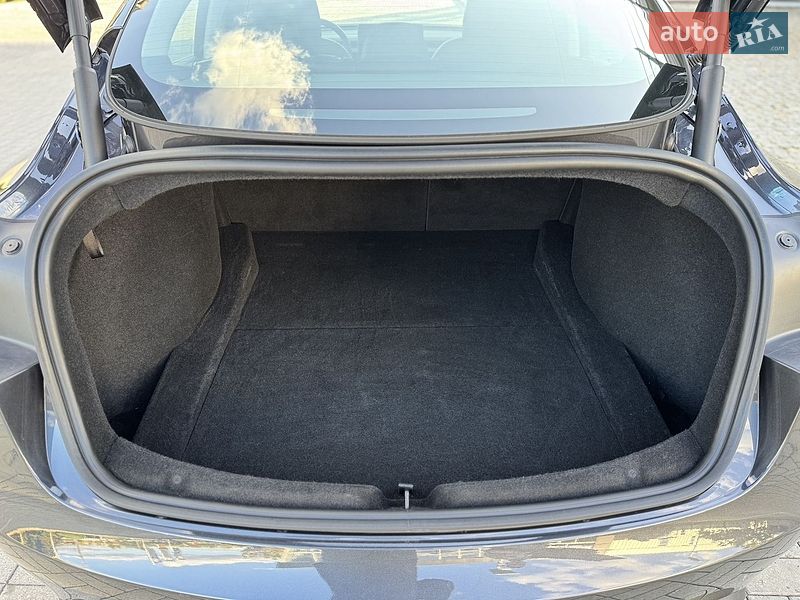 Седан Tesla Model 3 2024 в Дніпрі