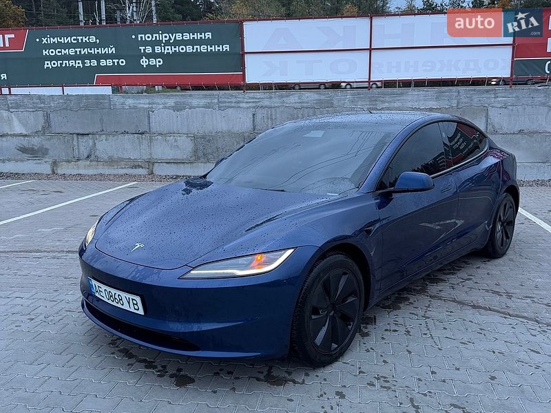 Седан Tesla Model 3 2024 в Киеве