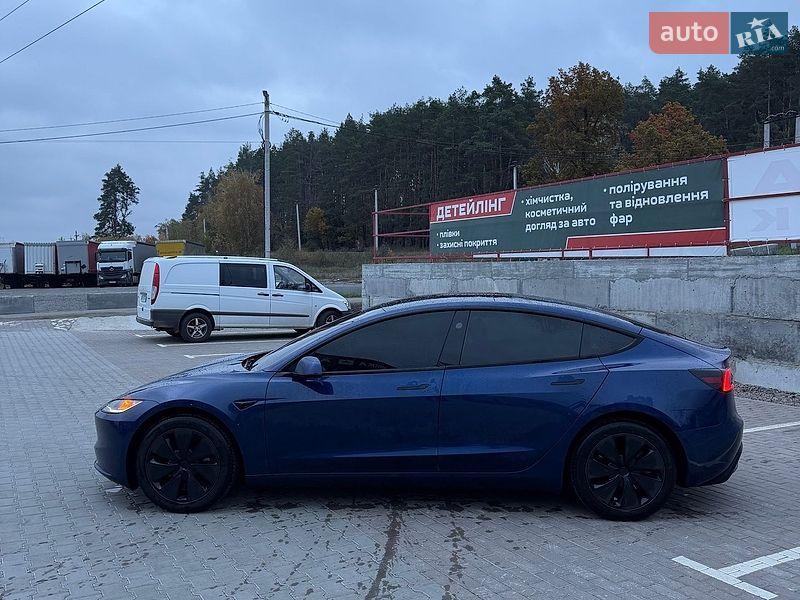 Седан Tesla Model 3 2024 в Киеве