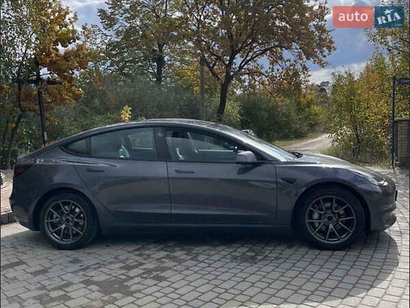 Седан Tesla Model 3 2022 в Львове