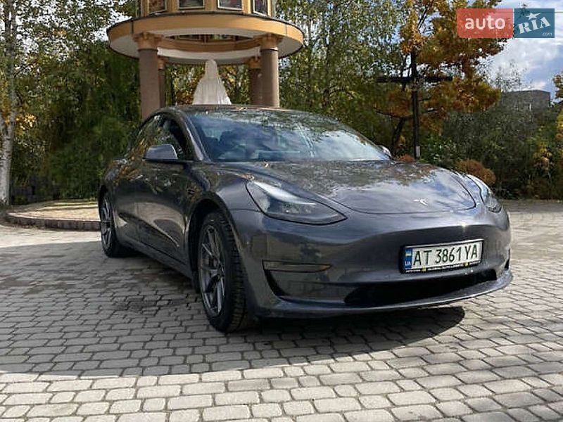 Седан Tesla Model 3 2022 в Львове