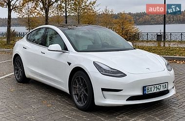 Седан Tesla Model 3 2020 в Львове