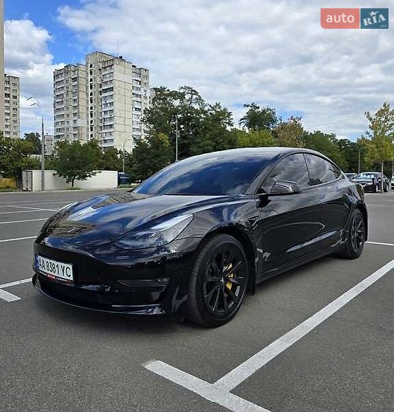 Седан Tesla Model 3 2022 в Киеве