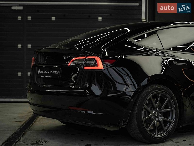 Седан Tesla Model 3 2019 в Черновцах