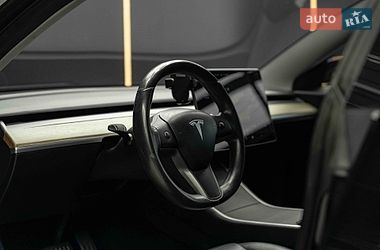 Седан Tesla Model 3 2019 в Черновцах