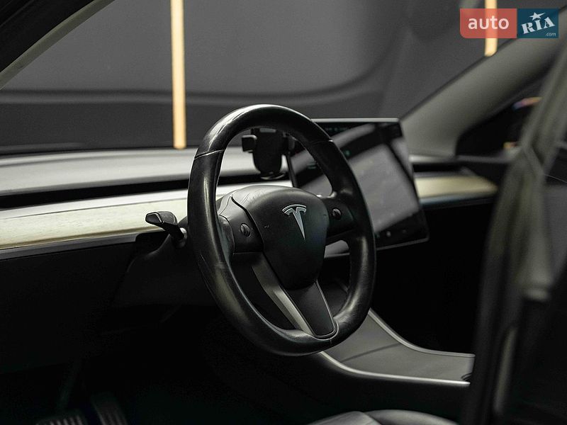Седан Tesla Model 3 2019 в Черновцах